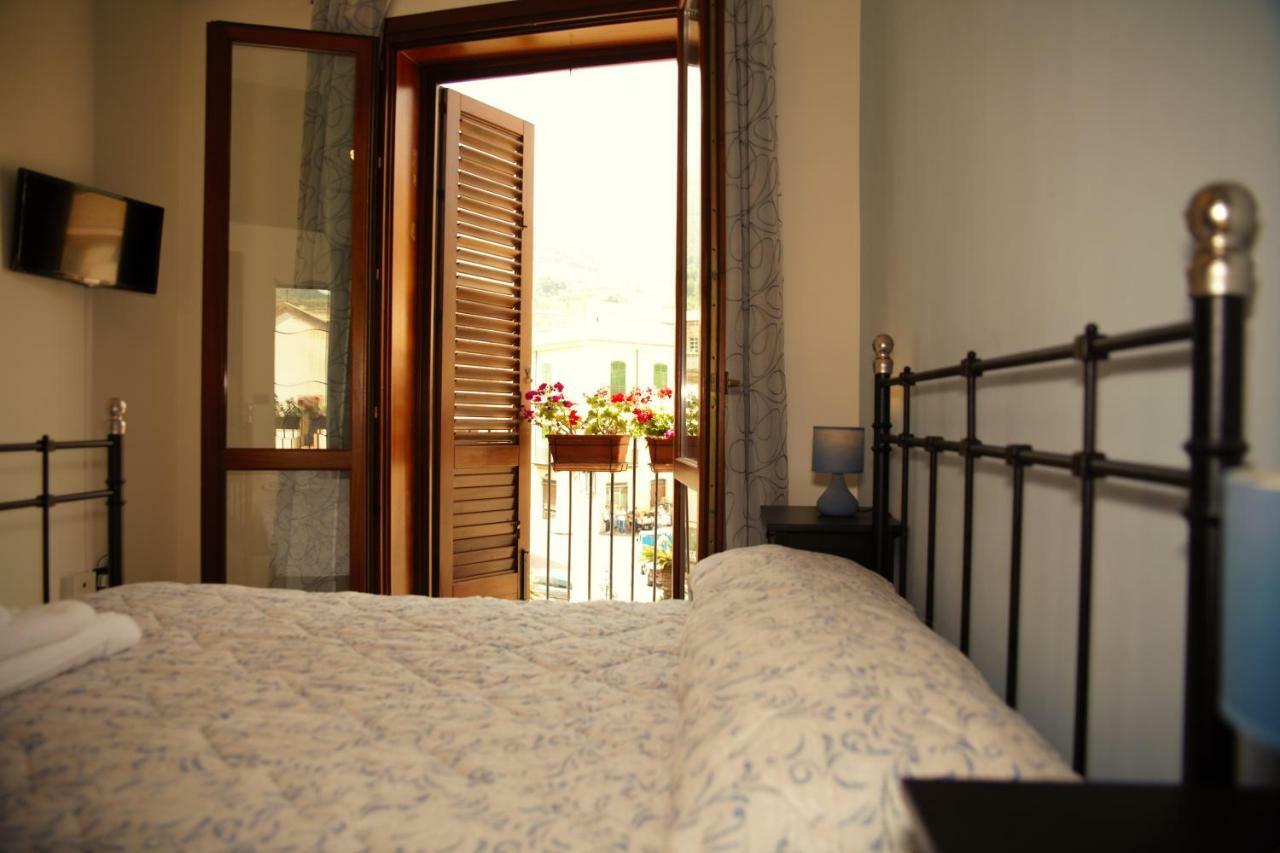 Bnb Donnalaura Carini Exteriér fotografie